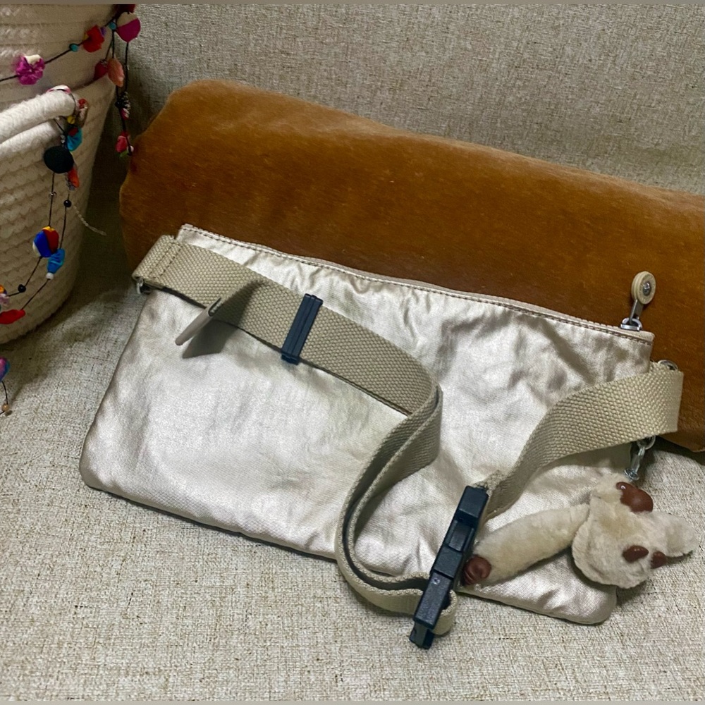 Stylish Beige Backpack With Keychain - image 4